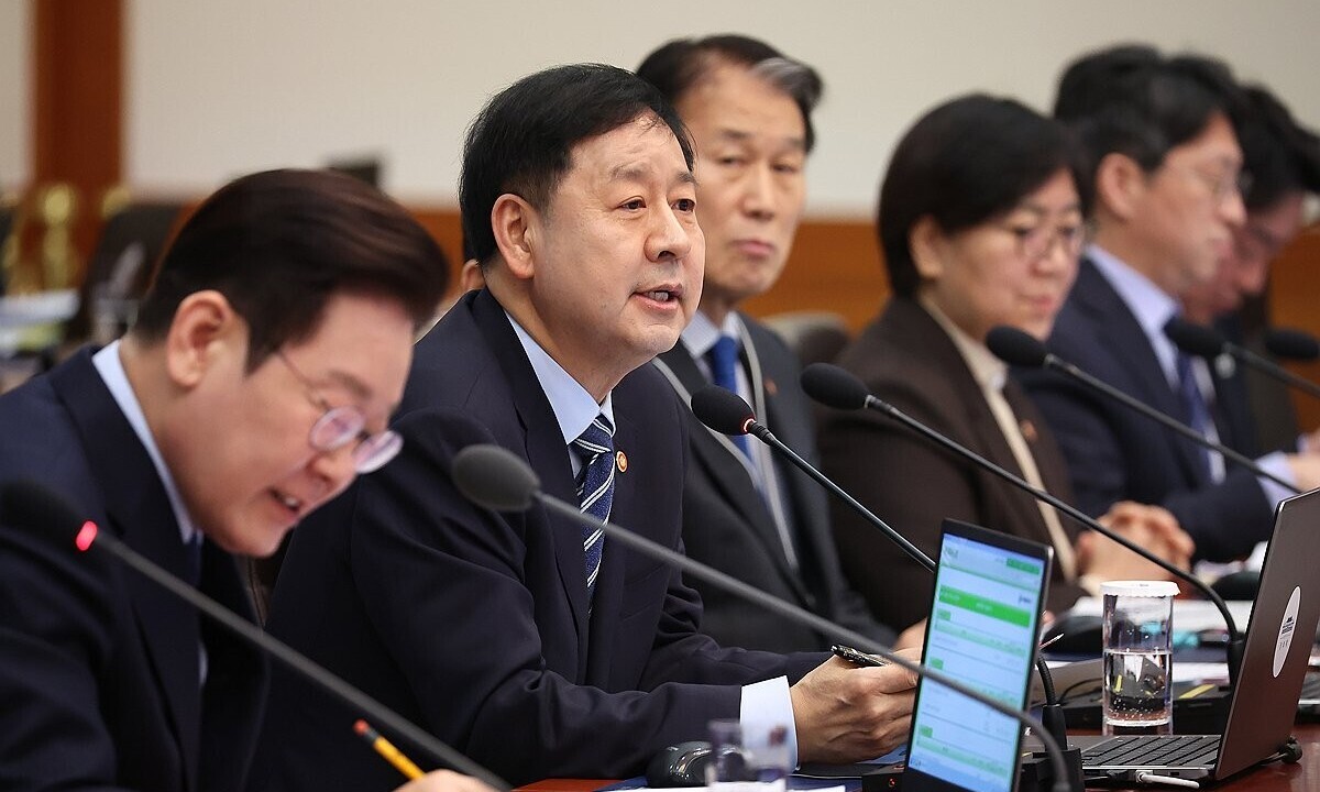 구윤철 부총리 겸 재정경제부 장관이 10일 청와대에서 열린 국무회의에서 발언하고 있다. 연합뉴스