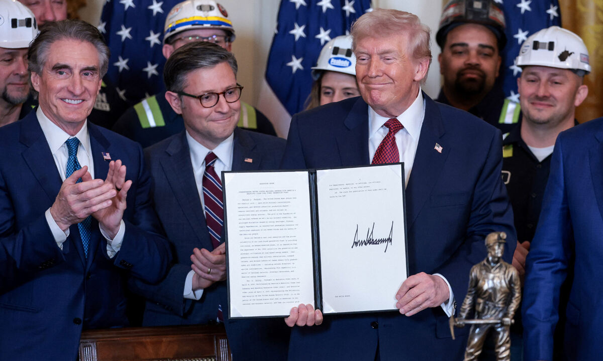 행정명령 서명한 도널드 트럼프 미국 대통령. 로이터연합뉴스