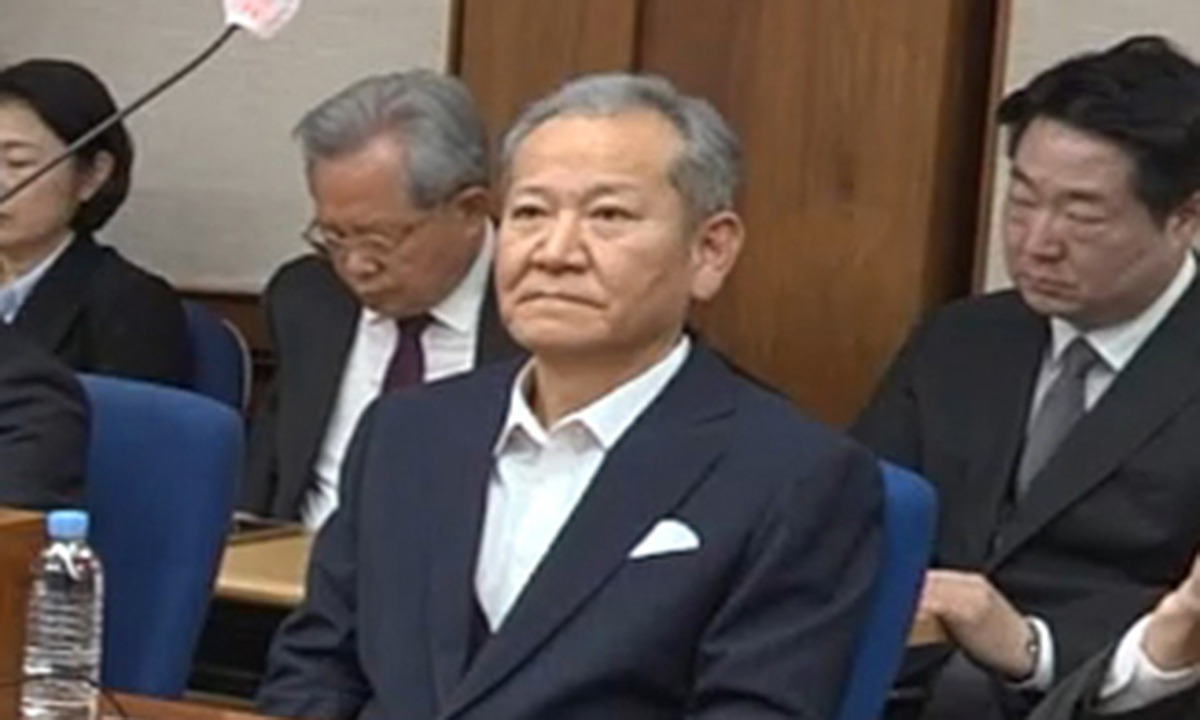 12·3 비상계엄 당시 언론사 단전·단수 지시를 전달하는 등 내란에 가담한 혐의로 기소된 이상민 전 행정안전부 장관이 1심에서 실형을 선고받았다. 서울중앙지법 형사합의32부(류경진 부장판사)는 12일 내란 중요임무 종사 등 혐의로 재판에 넘겨진 이 전 장관에게 징역 7년을 선고했다. 이날 열린 선거공판에 이 전 장관이 출석해 있다. 연합뉴스