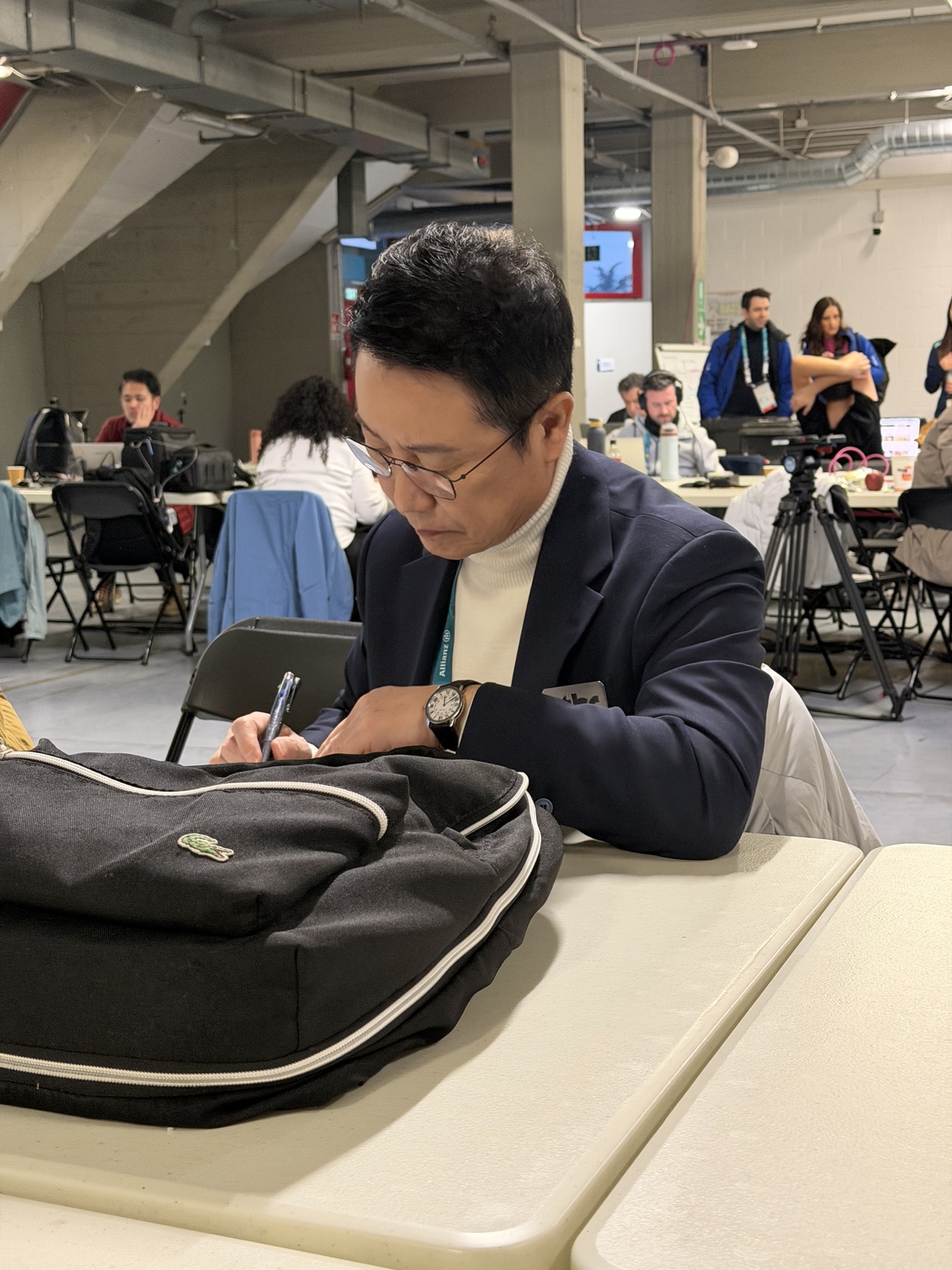 배기완 캐스터가 2026 밀라노·코르티나담페초 동계올림픽 남자 피겨 중계를 준비하고 있다. 배기완 캐스터 제공