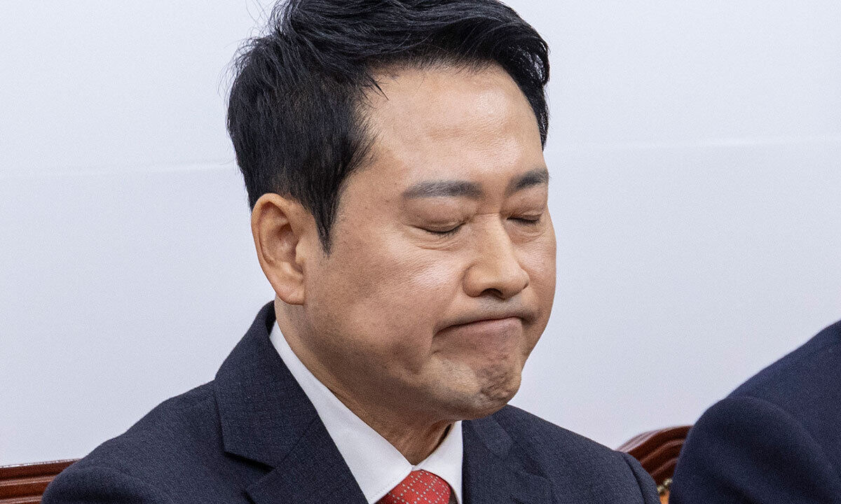 국민의힘 장동혁 대표가 12일 국회에서 열린 최고위원회의에서 굳은 표정을 짓고 있다. 연합뉴스