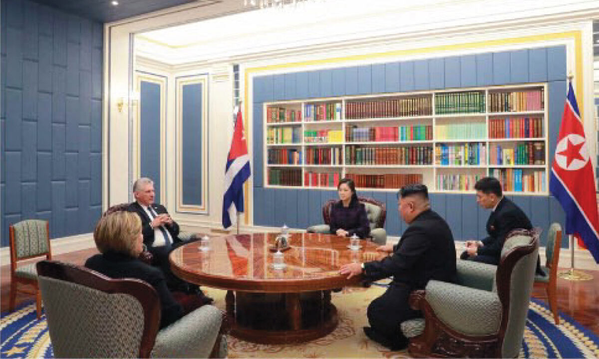 북한 노동신문은 김정은 국무위원장이 지난 5일 조선노동당 중앙위원회 본부 청사에서 미겔 디아스카넬 쿠바 국가평의회 의장을 초청, 담화와 만찬을 했다고 2018년 11월 6일 보도했다. 뉴시스=노동신문