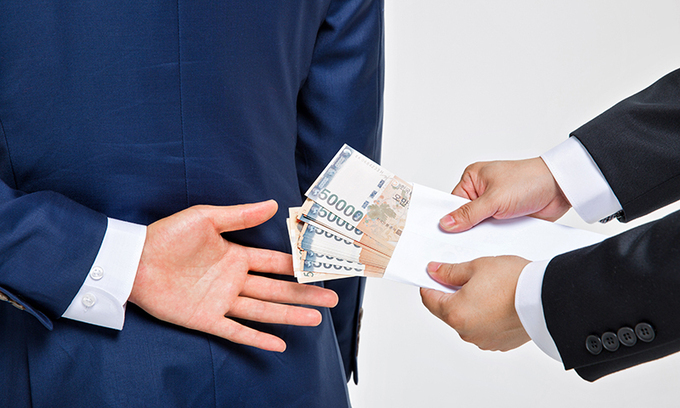 관내 납세자들에게 고문료 명목으로 수억원을 받기로 약속받고 퇴임 후 이를 챙긴 전직 세무서장들이 징역형 집행유예를 선고 받았다. 게티이미지뱅크 제공