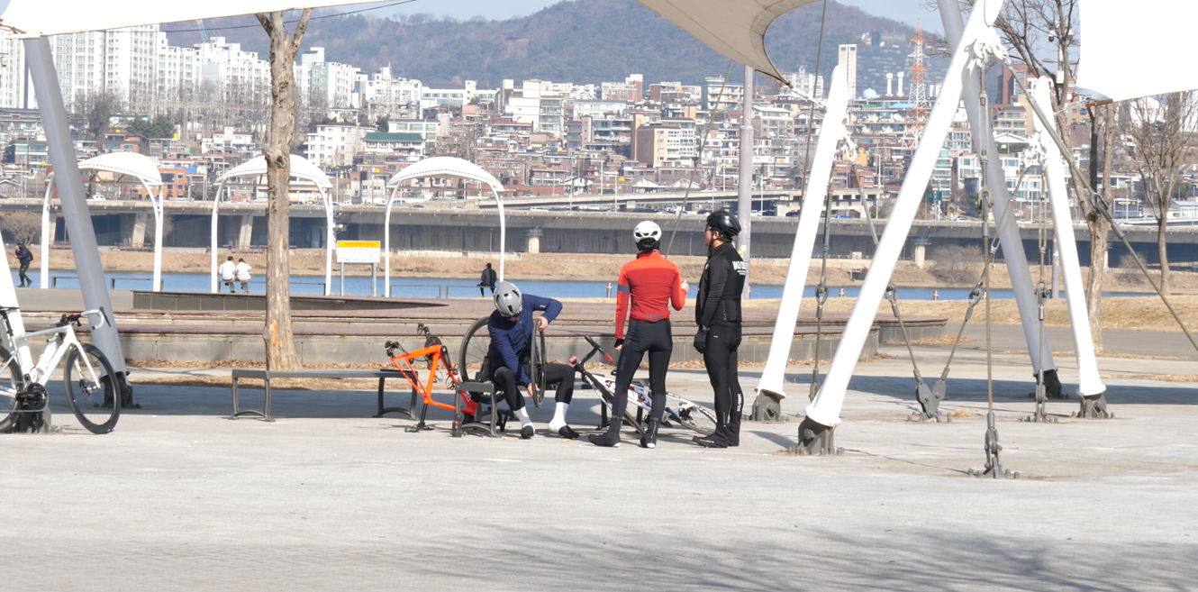 최근 명절 연휴에 가족들과 모이는 대신 라이딩 등 취미생활을 즐기며 재충전의 시간을 갖는 4060세대가 늘고 있다. 임성범 기자