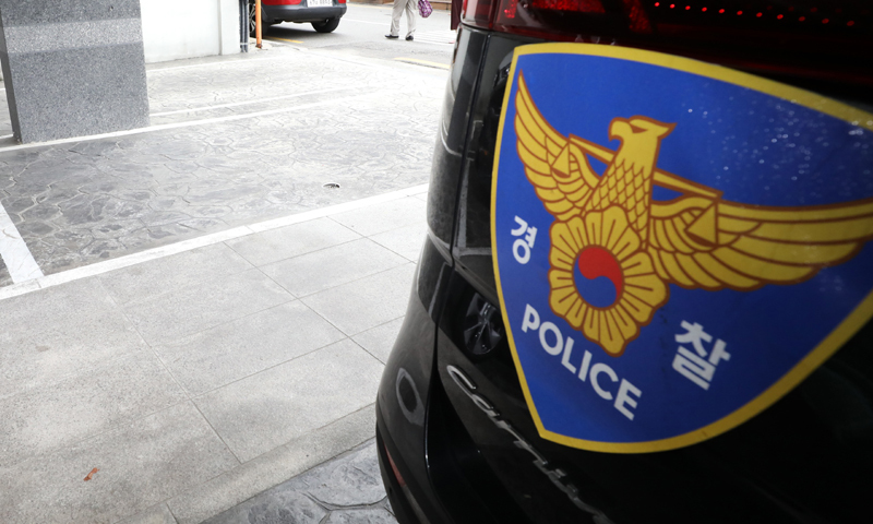 한 빌라촌에 경찰이 출동해 있다. 뉴시스