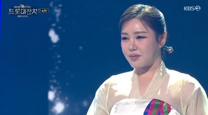 '국악·트롯 여제' 송가인, 국보급 실력으로 '트롯 대잔치' 무대 장악