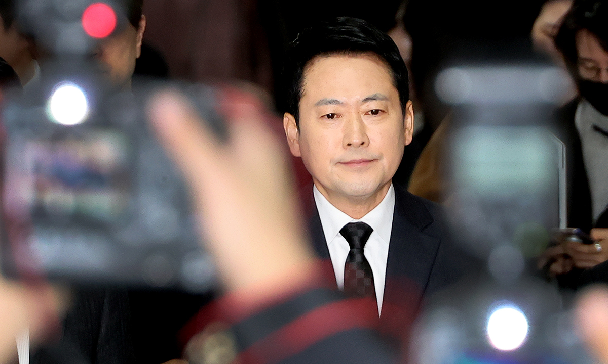 국민의힘 장동혁 대표가 20일 국회에서 윤석열 전 대통령에 대한 1심 무기징역 선고 관련, 입장을 밝히기 위해 입장하고 있다. 연합뉴스