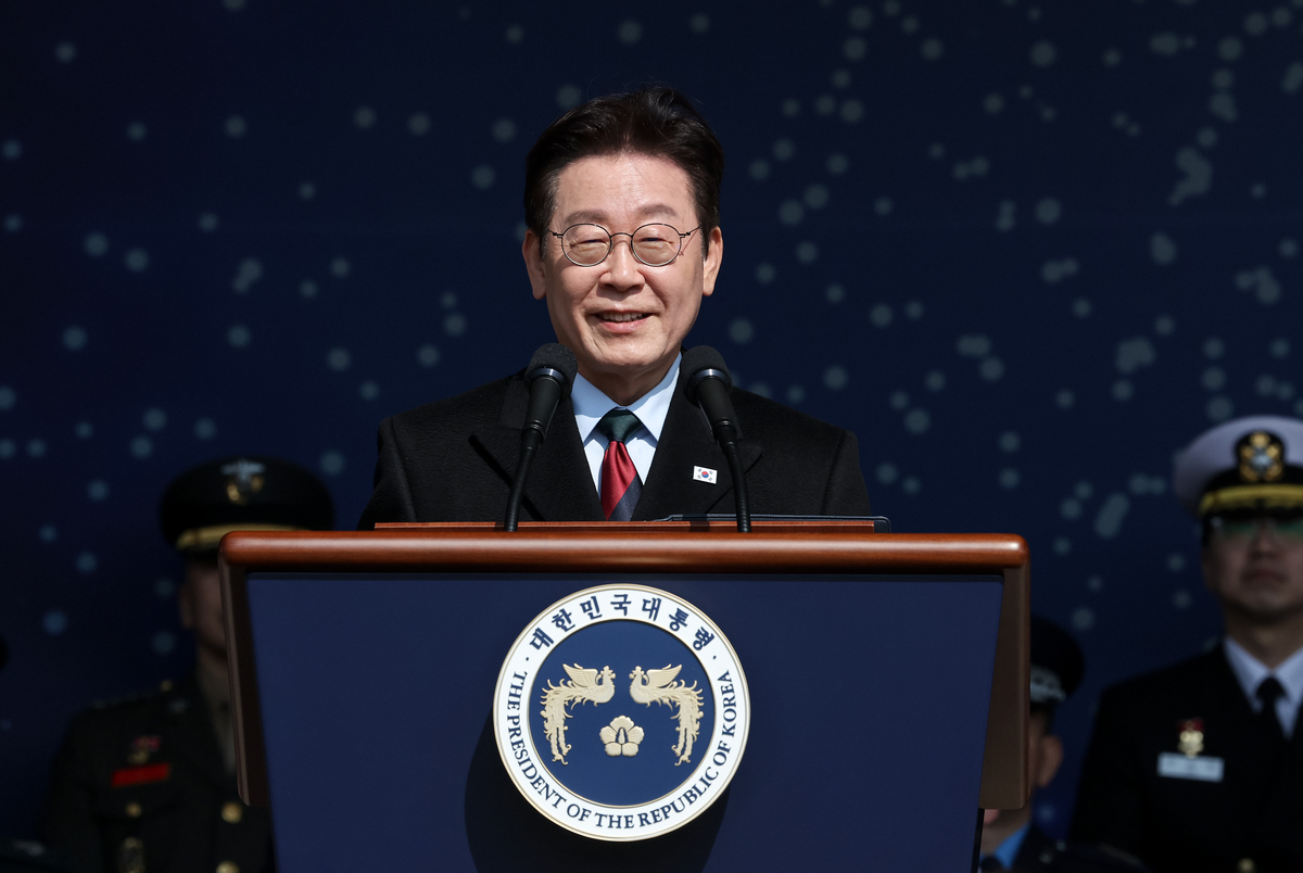 이재명 대통령이 20일 충남 계룡대 대연병장에서 열린 육·해·공군 사관학교 통합임관식에서 축사를 하고 있다. 청와대사진기자단