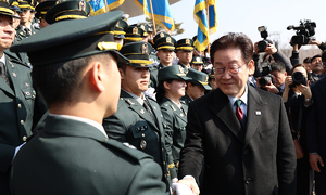 육·해·공군 임관식 참석한 李 “불법계엄 잔재 청산해야… 지난 과오 반성하고 절연하길”