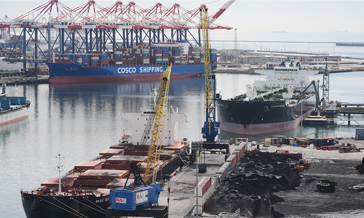 20일(현지시간) 미국 캘리포니아주 롱비치의 항구에 선박들이 정박해 있다. AP연합뉴스