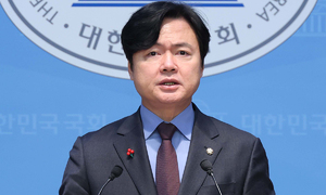 與 "국힘, 특권 성벽 지키기 위한 세입자 인질극 멈춰야"