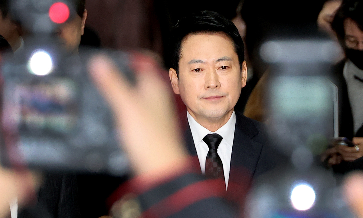 국민의힘 장동혁 대표가 지난 20일 국회에서 윤석열 전 대통령에 대한 1심 무기징역 선고 관련, 입장을 밝히기 위해 입장하고 있다. 연합뉴스