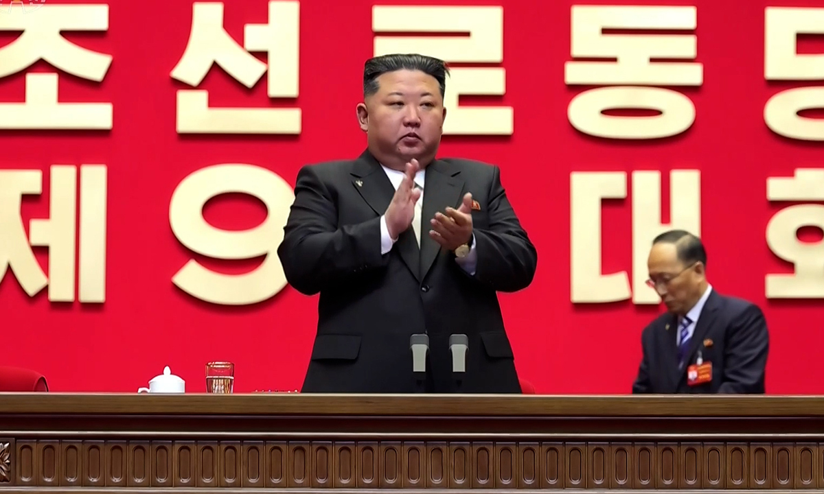 북한은 지난 19일 평양 4·25문화회관에서 김정은 국무위원장이 참석한 가운데 노동당 제9차 대회를 개막했다고 조선중앙TV가 20일 보도했다. 조선중앙TV 화면