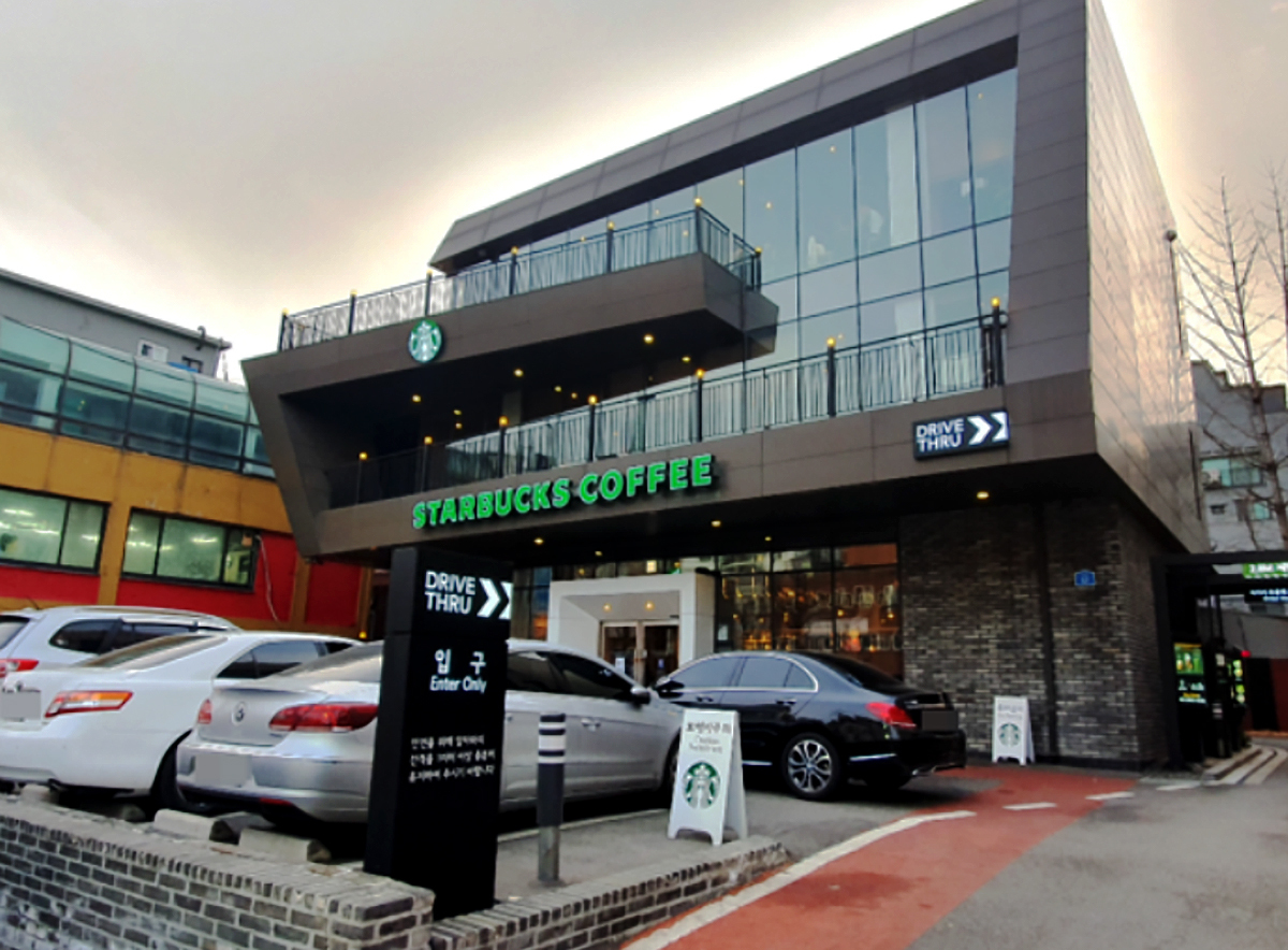 스타벅스 간판을 떼어내고 100억 차익을 노리는 하정우의 건물. 네이버부동산