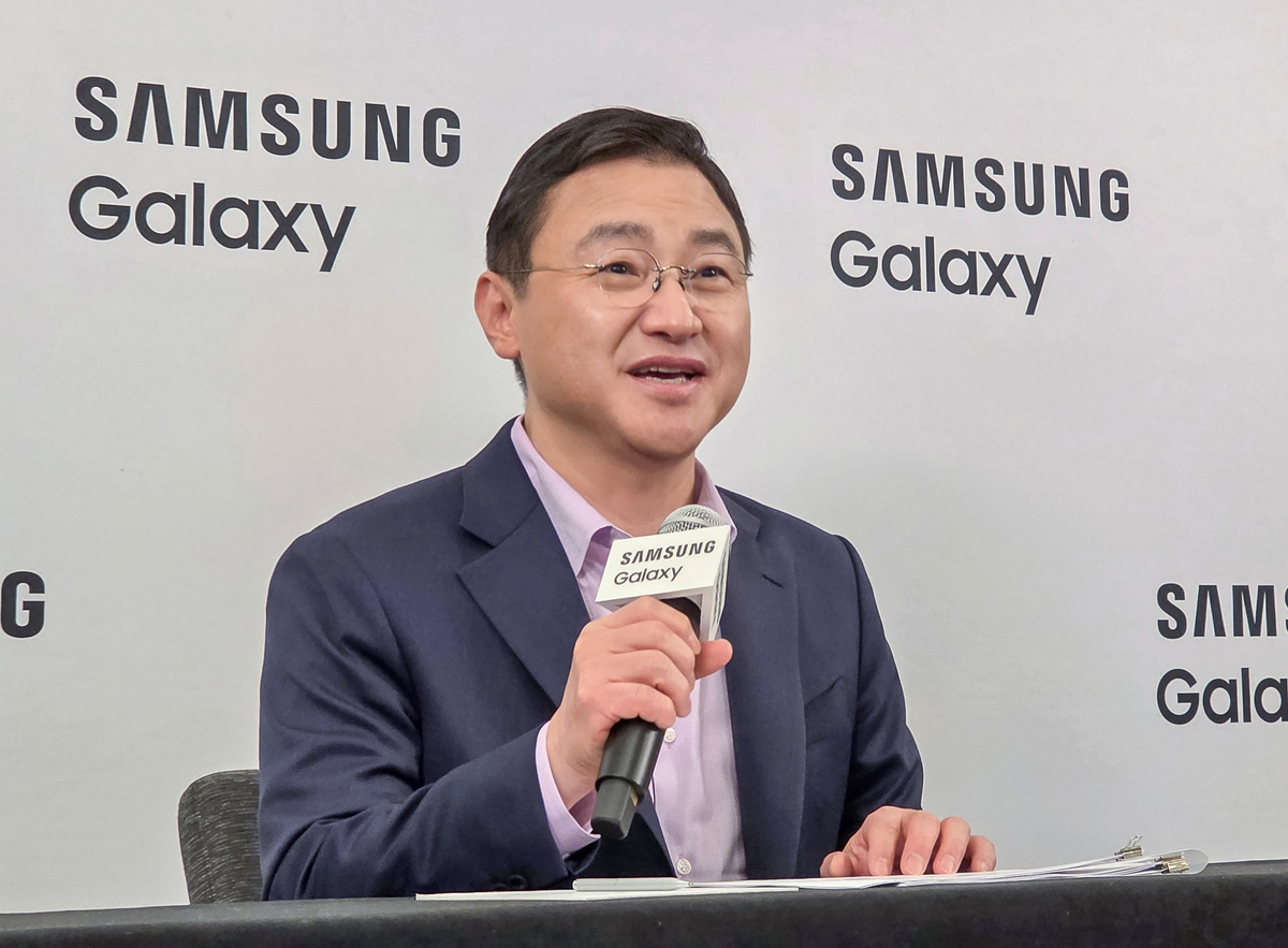 노태문 삼성전자 대표이사 사장(DX부문장)이 25일(현지시간) 미국 샌프란시스코에서 열린 국내 기자 간담회에서 삼성의 모바일 AI 전략을 설명하고 있다.&nbsp;삼성전자 제공