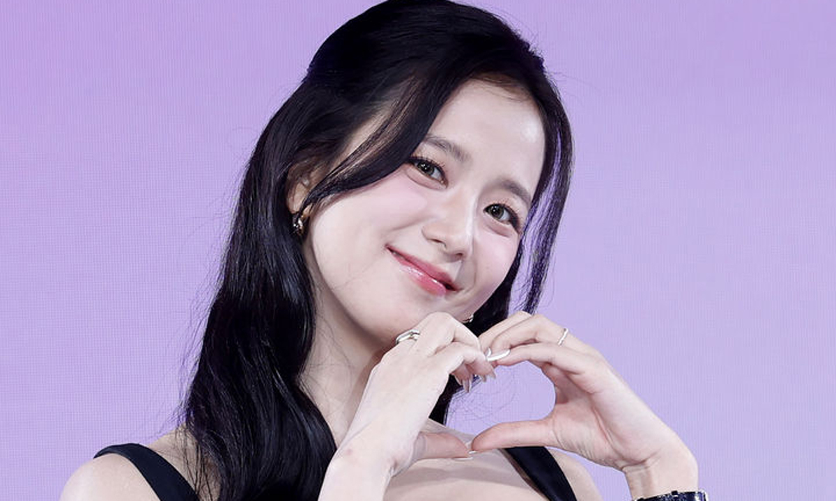 그룹 블랙핑크 지수가 26일 서울 종로구 JW 메리어트 동대문 스퀘어 서울에서 열린 넷플릭스 '월간남친' 제작발표회에서 포즈를 취하고 있다. 뉴시스