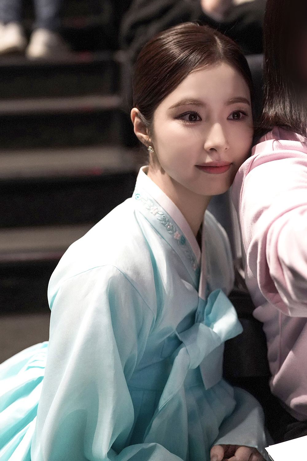 옥색 한복을 완벽하게 소화한 신세경. 더프레젠트컴퍼니 제공