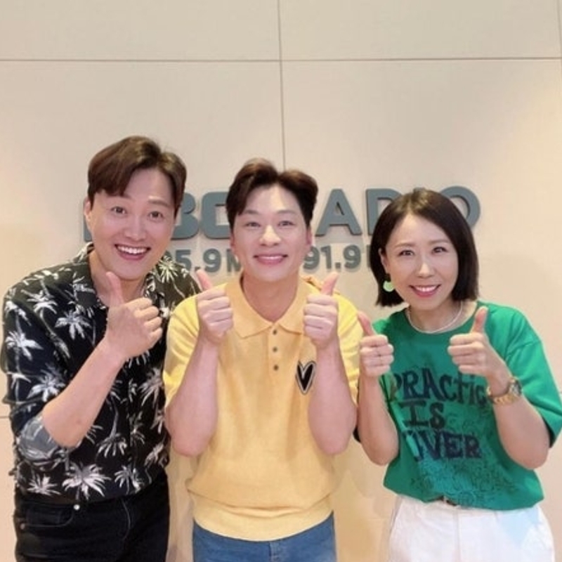 (왼쪽부터) 문천식, 정상훈, 정선희. MBC 표준FM ‘정선희, 문천식의 지금은 라디오 시대’ 공식 SNS