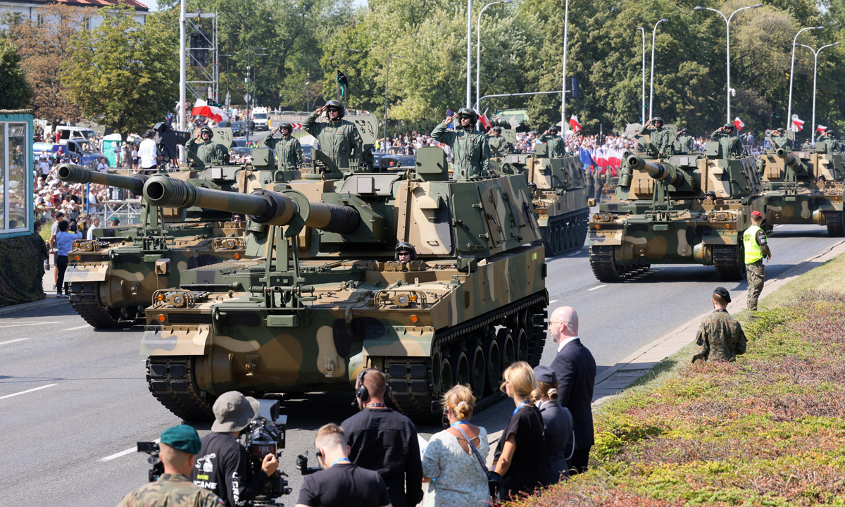 유럽 무기냐, 한국 무기냐… 기로에 선 폴란드