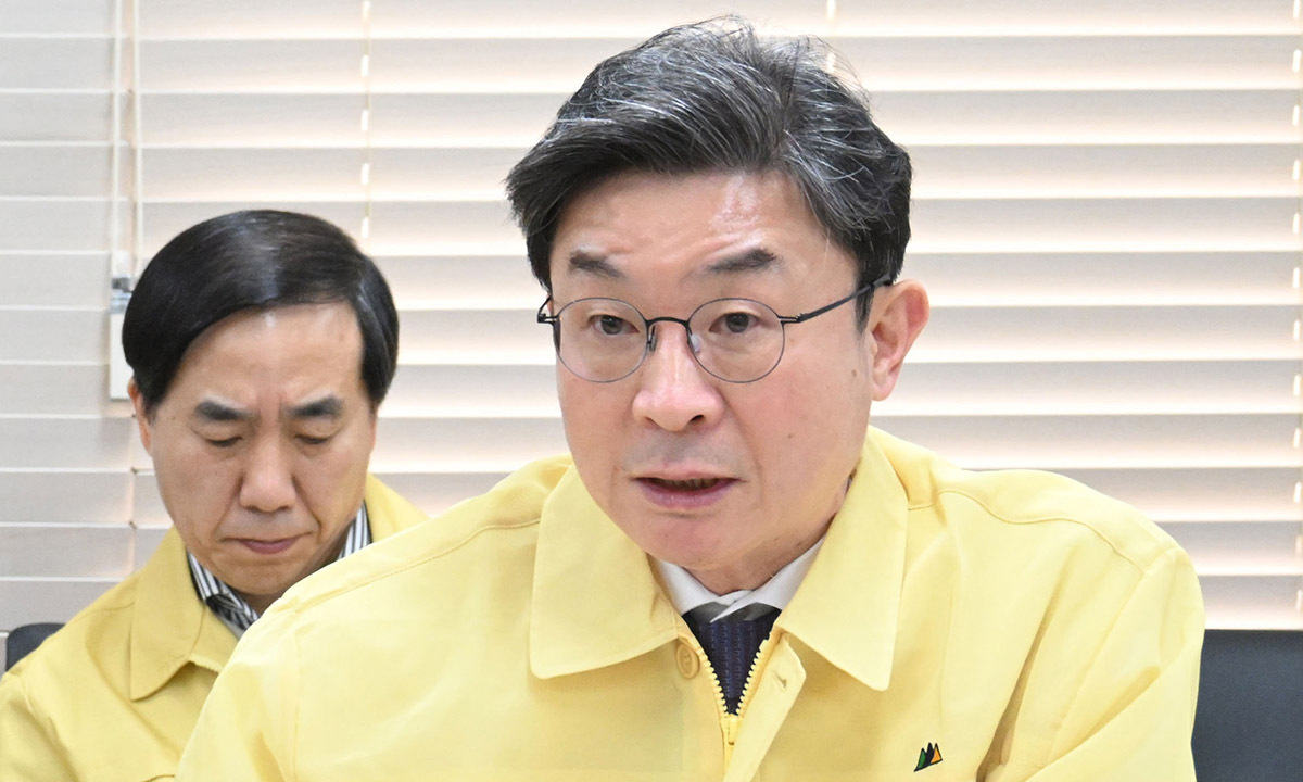 이억원 금융위원장이 1일 서울 종로구 정부서울청사에서 열린 '이란 관련 관계기관 합동 상황점검회의'에서 발언하고 있다. 재정경제부 제공