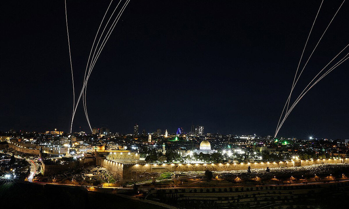 이스라엘이 이란 미사일을 요격하는 모습. 로이터연합뉴스