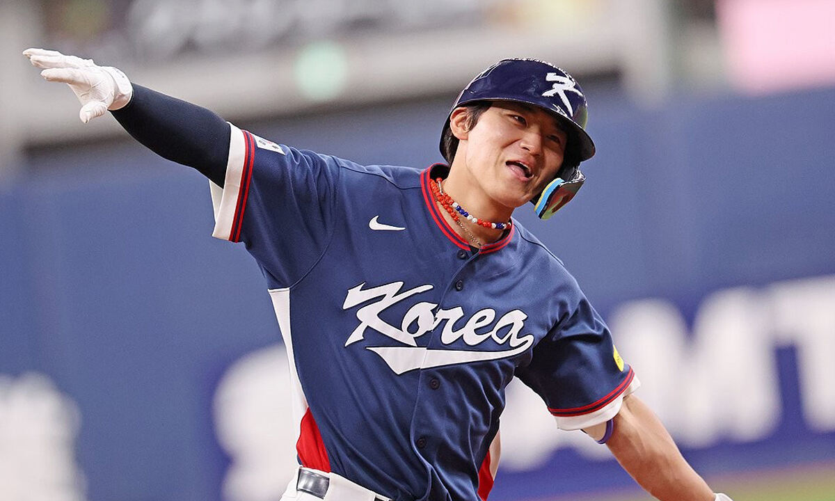 3일 일본 오사카 교세라돔에서 열린 월드베이스볼클래식(WBC) 평가전 한국 대표팀과 일본 프로야구 오릭스 버팔로스와의 경기. 2회초 2사 1, 3루 한국 김도영이 3점 홈런을 친 뒤 세레머니를 하고 있다. 연합뉴스