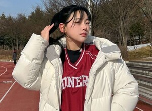 '육상 카리나' 김민지, '성형 의혹'에 "억울해, 교정하고 필러만"