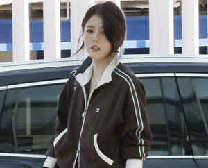 해외 패션쇼 떠나는 한소희