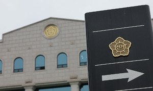 ‘부정선거 현수막’ 경찰 수사 와중에… 시장 출마 나선 내일로미래로 당대표