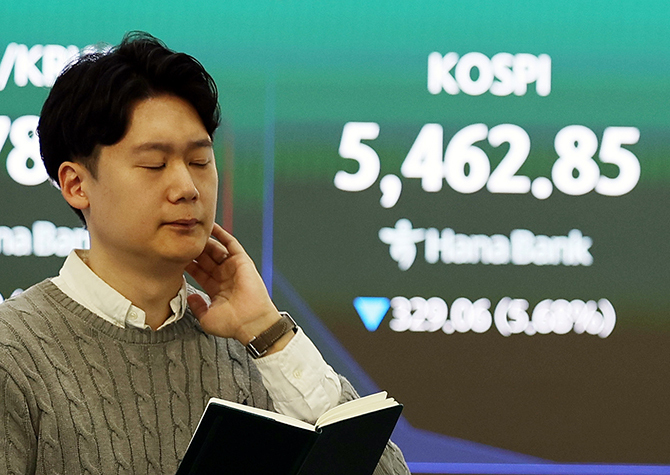 중동 정세 불안에 코스피 급락<br>이틀 연속 매도 사이드카