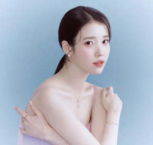 아이유, 주얼리 브랜드 캠페인 화보서 한 송이 벚꽃같은 자태