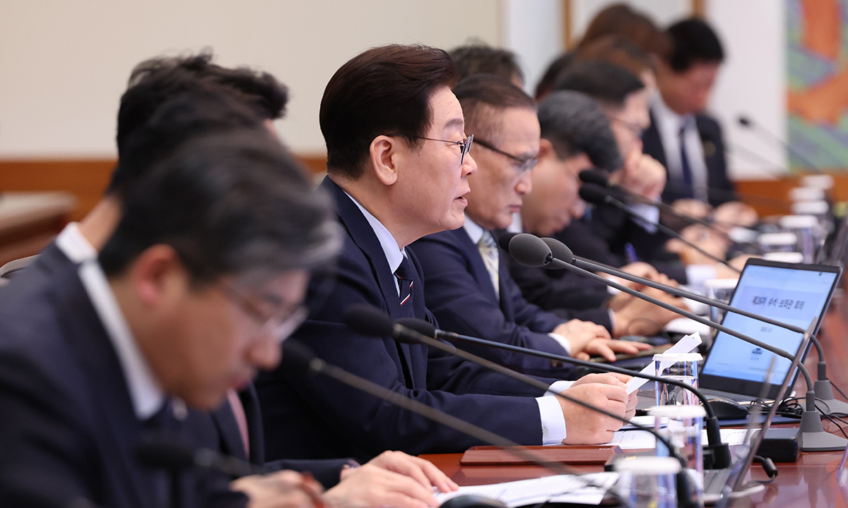 이재명 대통령이 6일 청와대에서 열린 수석보좌관회의에서 발언하고 있다. 연합뉴스