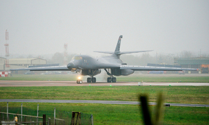 英공군기지에 美폭격기 배치…트럼프 "실망" 나흘만