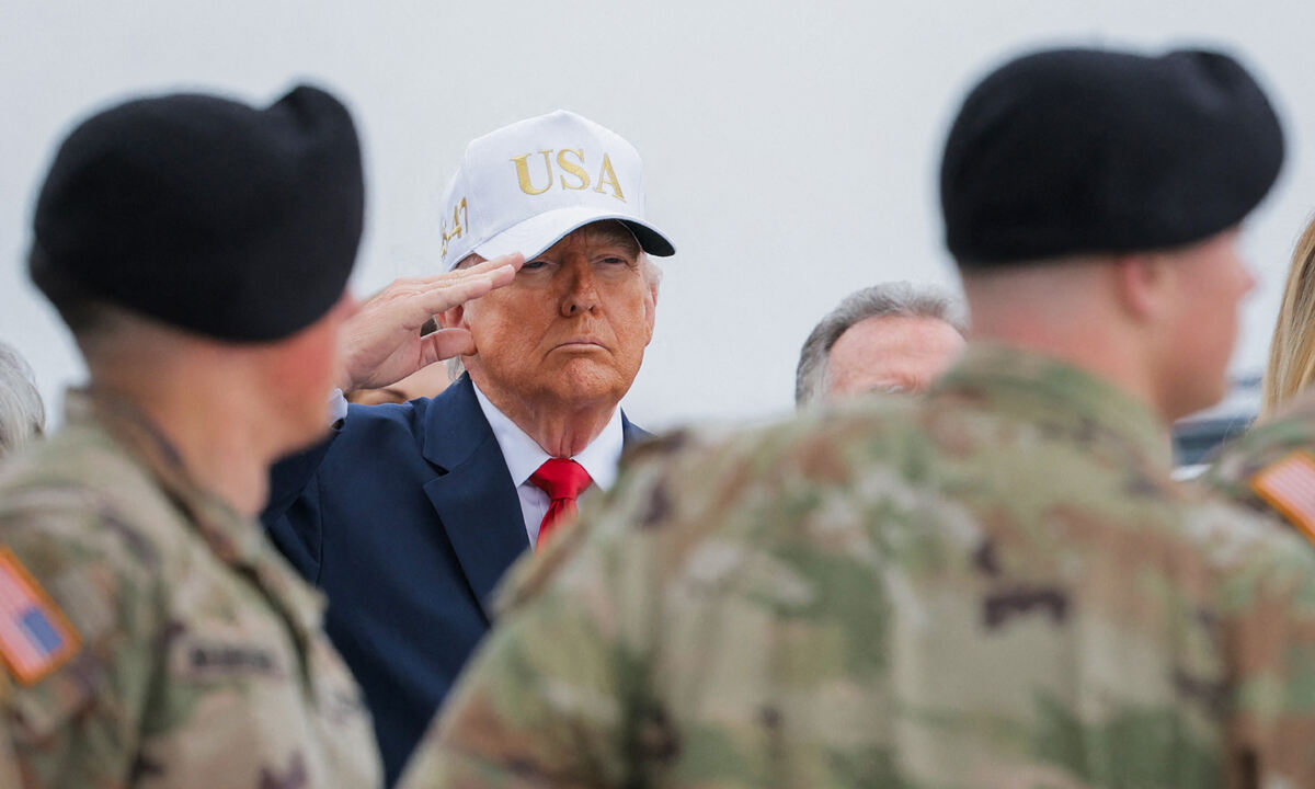 美장병 유해 귀환식 참석한 트럼프 대통령. AP연합뉴스