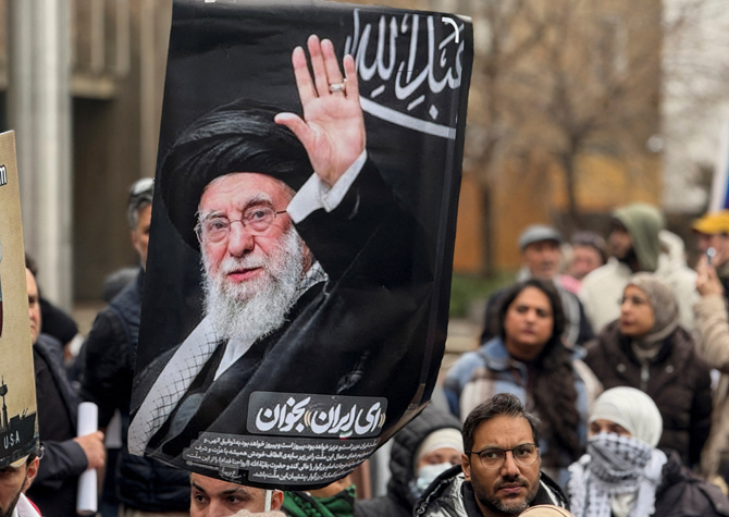 “이란 정권 붕괴 가능성 낮아”<BR>美 정보당국 판단, 트럼프 구상과 달랐다