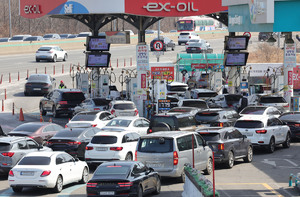 같은 서울지역 휘발유 가격 800원 차이 [한강로 사진관]