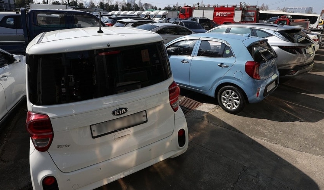 서울의 한 중고차 매매 시장에 나온 국산 경차 모습. 연합뉴스