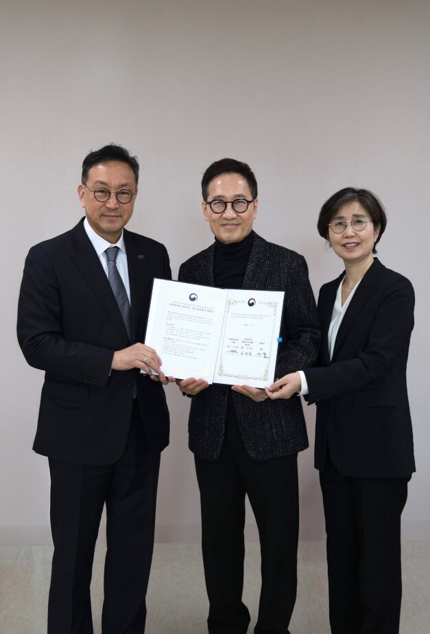 한국장기조직기증원은 이식수혜자 가수 유열을 ‘생명나눔 공동 홍보대사’로 위촉했다. 한국장기조직기증원 제공