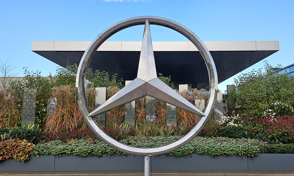 벤츠 독일 진델핑겐 공장 앞 삼각별 로고. 연합뉴스