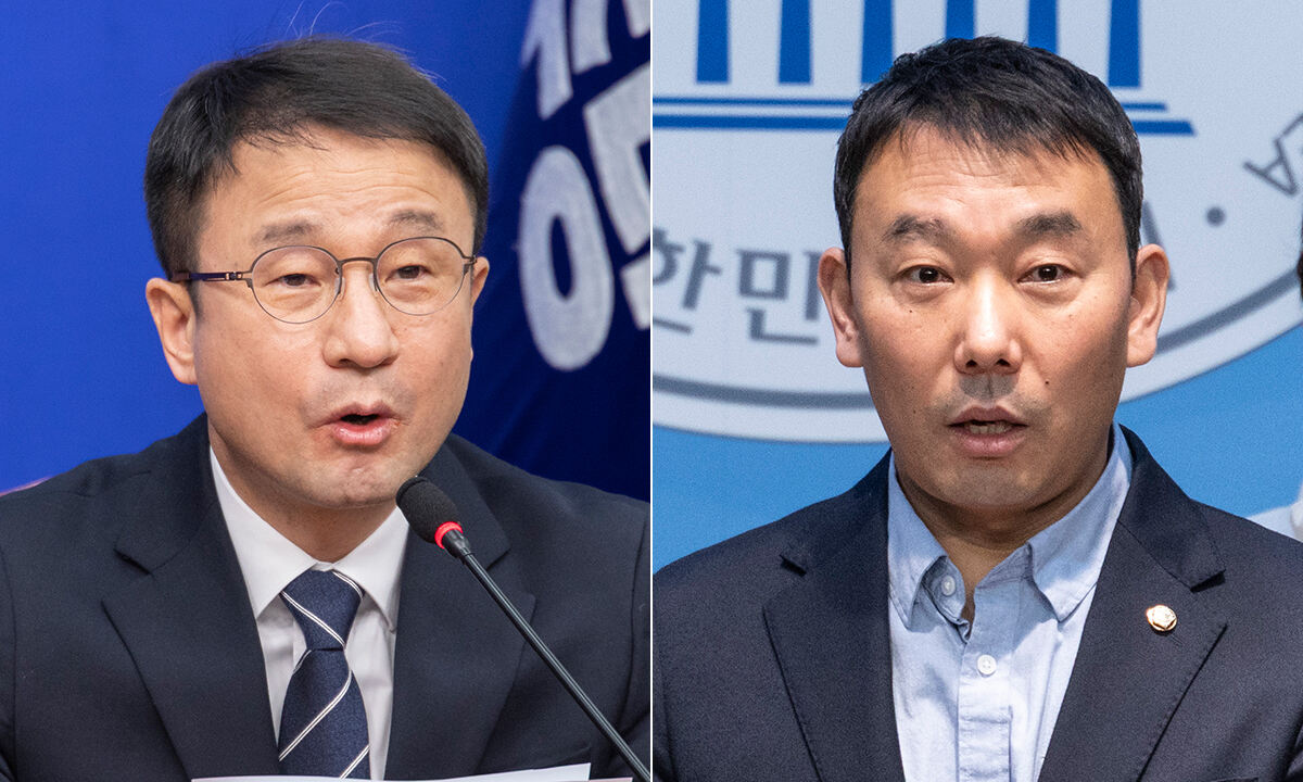 더불어민주당 한병도 원내대표(왼쪽)와 김용민 의원. 연합