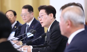 대·중소기업 만난 李대통령 “호랑이도 풀밭 있어야 생존”