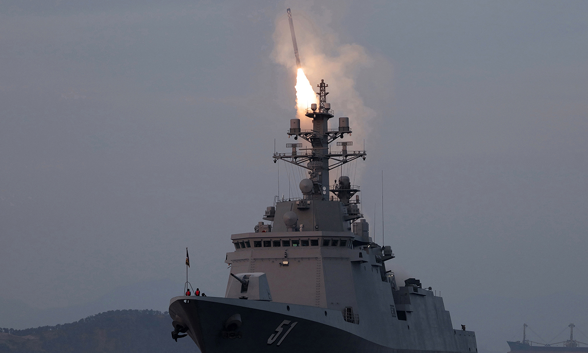 김정은 북한 국무위원장이 화상으로 참관한 가운데 지난 10일 구축함 최현호에서 순항미사일 시험발사를 진행했다고 조선중앙통신이 11일 보도했다. 평양=조선중앙통신·연합뉴스