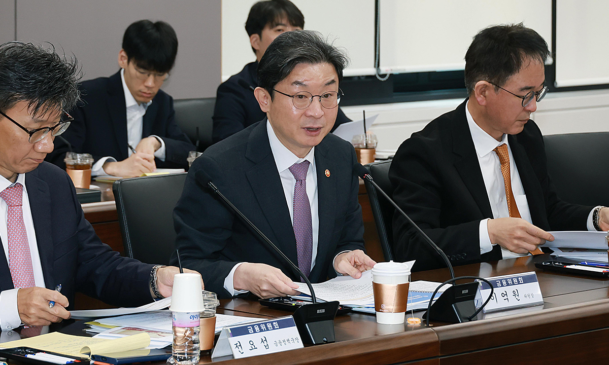 이억원 금융위원장이 11일 서울 종로구 정부서울청사에서 열린 '금융시장 리스크 점검회의'에 참석해 발언하고 있다. 금융위원회 제공