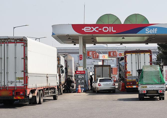 유가 급등에 대응 나선 정부<br>‘전략 비축유’ 방출 검토