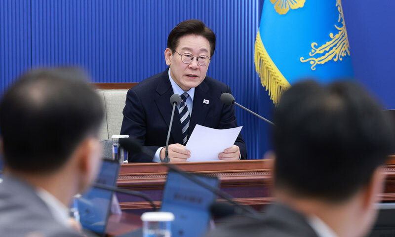 이재명 대통령이 12일 청와대 여민관에서 열린 수석보좌관회의에서 발언하고 있다. 뉴스1