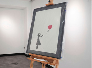 ‘얼굴 없는 화가’ 뱅크시 정체 드디어 밝혀지나…“단서는 우크라이나에”