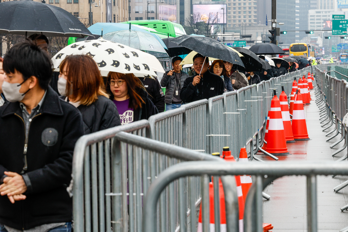 이것이 BTS 위엄… 벌써 광화문에 모인 인파 [한강로 사진관] 