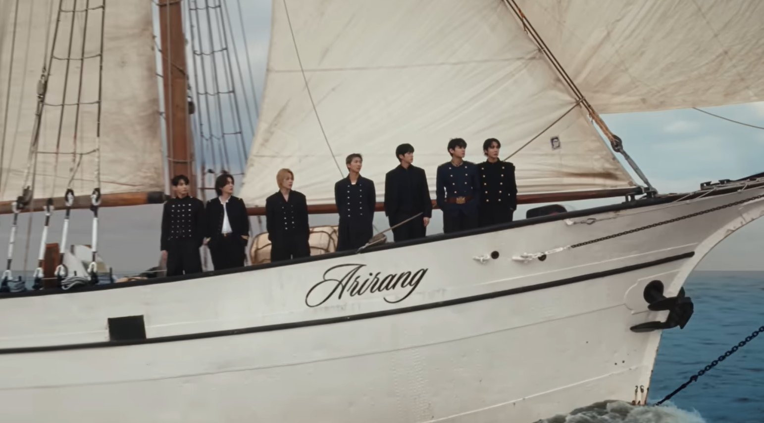 20일 오후 1시 공개된 방탄소년단의 신보 '아리랑'(ARIRANG) 타이틀곡 '스윔'(SWIM) 뮤직비디오. 하이브
