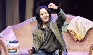 '희귀병 완치' 문근영, 9년 만에 연극 '오펀스'로 복귀…&${esc.h}34;욕 연습 많이 했다&${esc.h}34; 