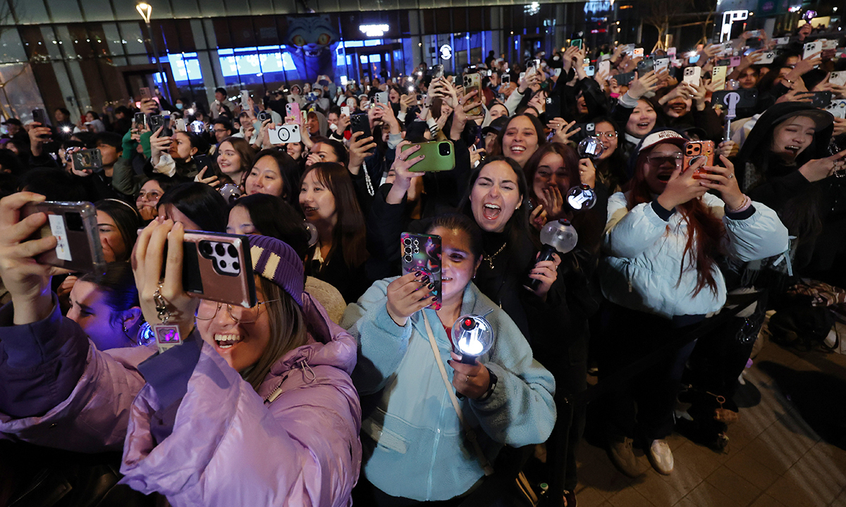 광화문 메운 4만 명의 함성… ‘BTS 컴백’ 열기 속 ‘안전 총력전’